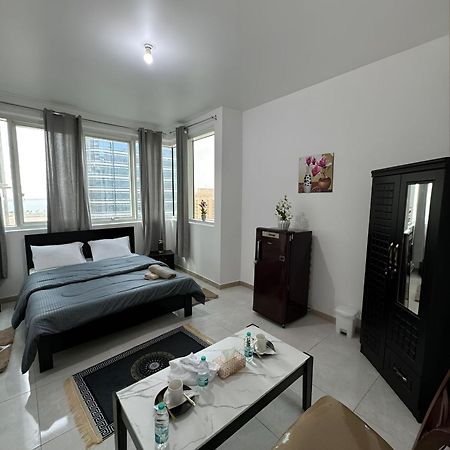 Corniche Street - Extremely Unique Room Abu Dhabi Eksteriør bilde