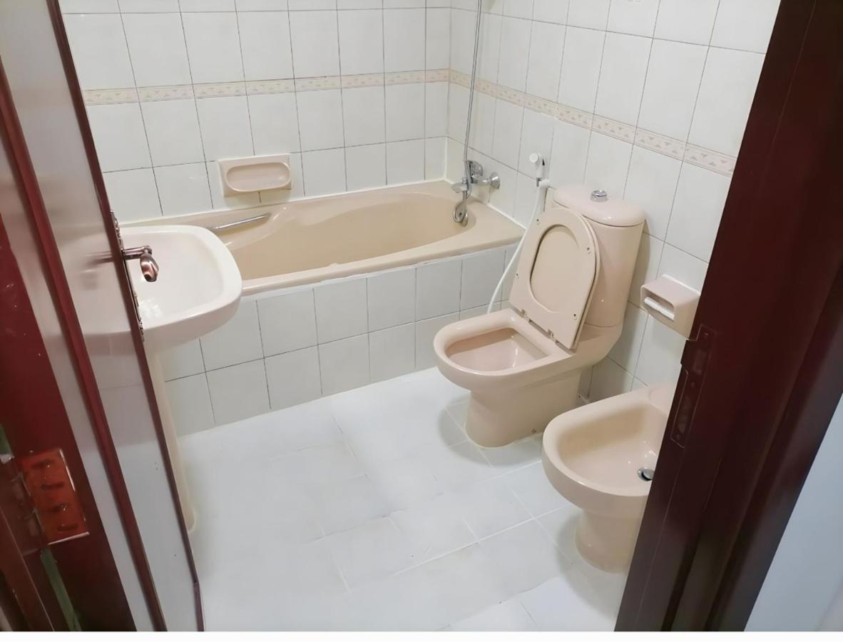Corniche Street - Extremely Unique Room Abu Dhabi Eksteriør bilde