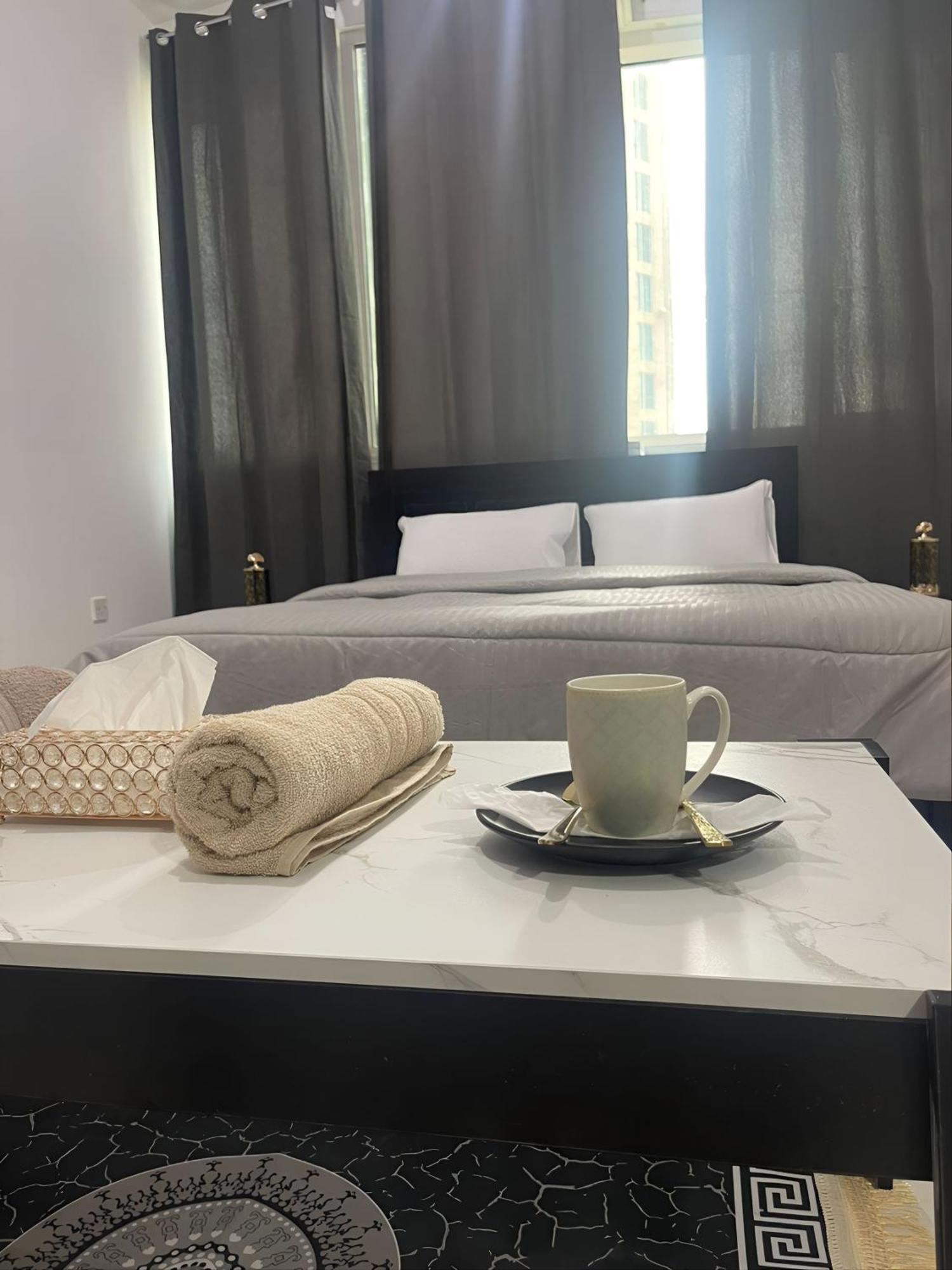 Corniche Street - Extremely Unique Room Abu Dhabi Eksteriør bilde